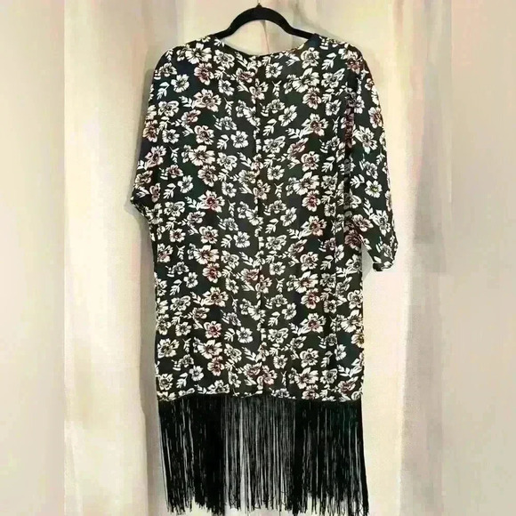 Women’s Katia Throw Over - Picture 3 of 9